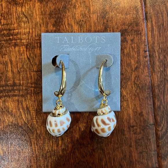 Talbots Jewelry - Talbots boho faux conch shell gold tone earrings